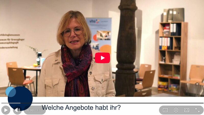 YouTube-Video „3 Fragen an... Renate Knaut zum vhs-Lerntreff in Rhön-Grabfeld“